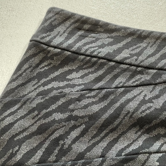Express Zebra Mini Skirt Gray Black - Picture 3 of 8